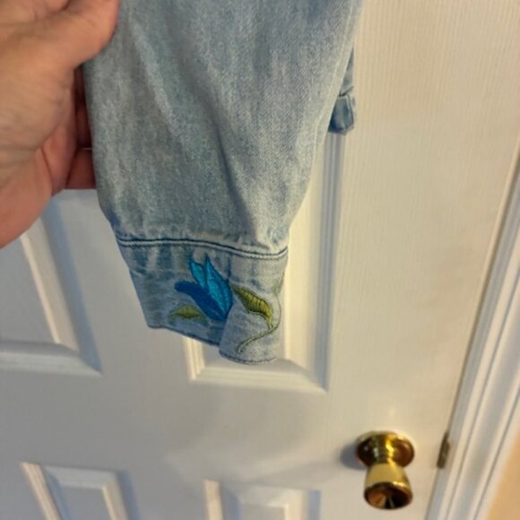 Coldwater Creek Lightweight Light Wash Embroidered Denim Shirt Jacket Size L - Picture 3 of 12